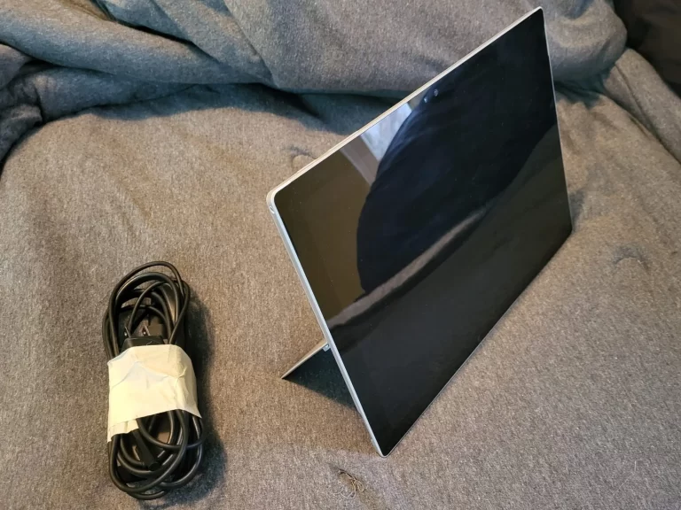 Microsoft Surface pro 4 Tablet 256GB back with Charger Microsoft Surface pro 4 Tablet 256GB back with Charger