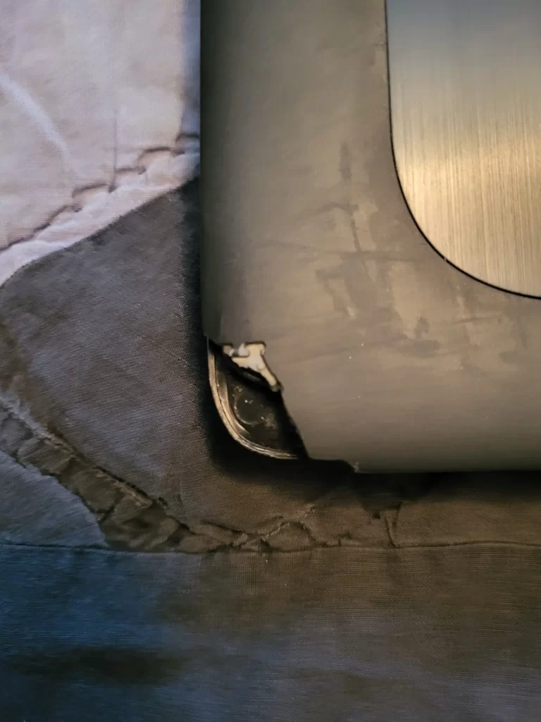HP EliteBook 840 Laptop damaged corner HP EliteBook 840 Laptop damaged corner