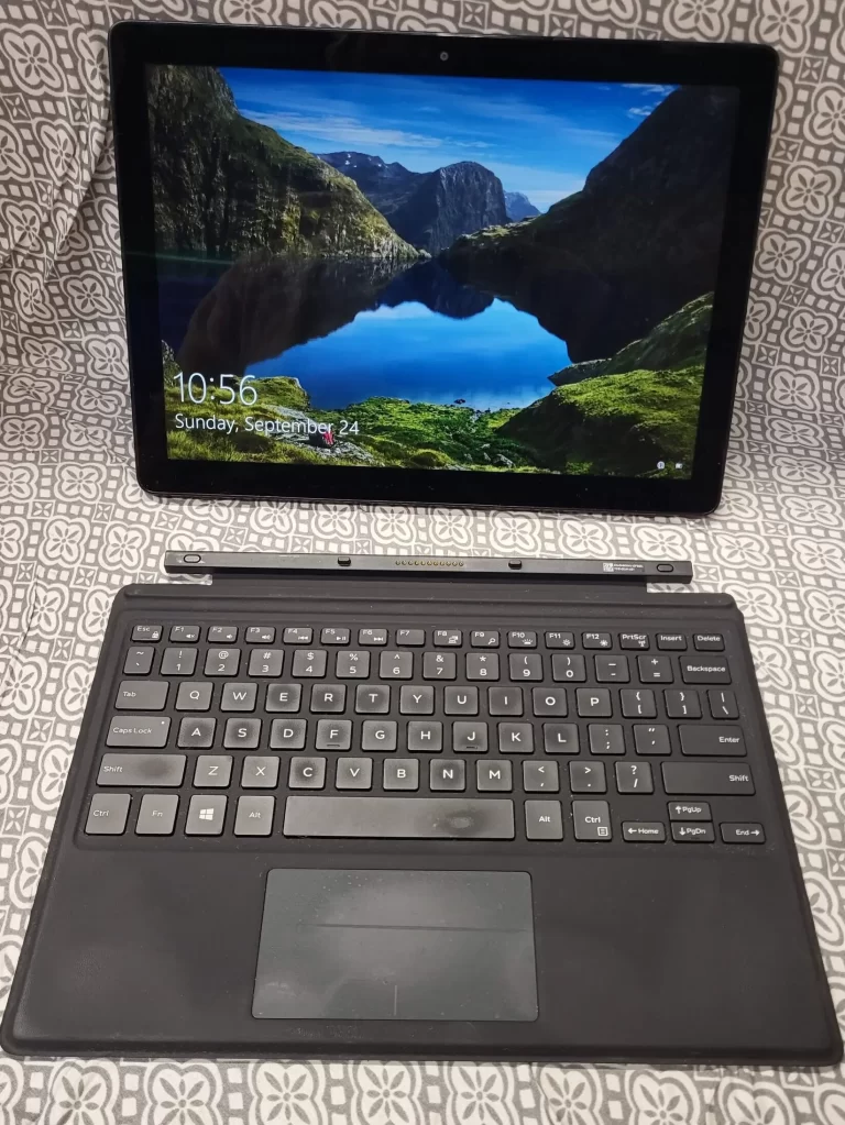 Dell Latitude 5285 Tablet 128GB SSD Open View with keyboard Detached Dell Latitude 5285 Tablet 128GB SSD Open View with keyboard Detached