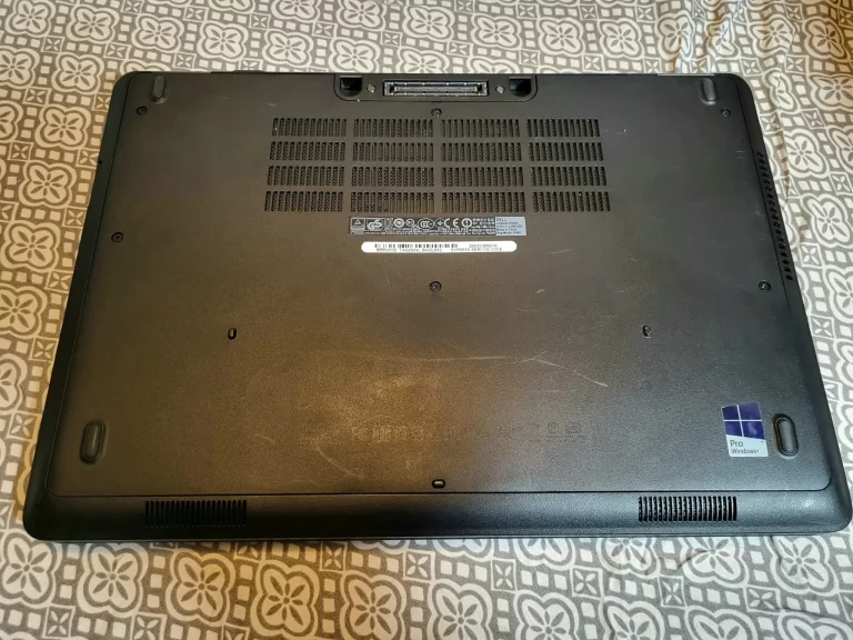 Dell Latitude E5450 Laptop 256GB SSD, Intel Core I5 , 8GB Ram, Touchscreen bottom view Dell Latitude E5450 Laptop 256GB SSD, Intel Core I5 , 8GB Ram, Touchscreen bottom view