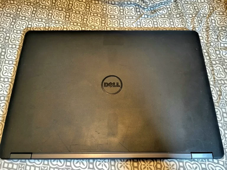 Dell Latitude E5450 Laptop 256GB SSD, Intel Core I5 , 8GB Ram, Touchscreen top view Dell Latitude E5450 Laptop 256GB SSD, Intel Core I5 , 8GB Ram, Touchscreen top view