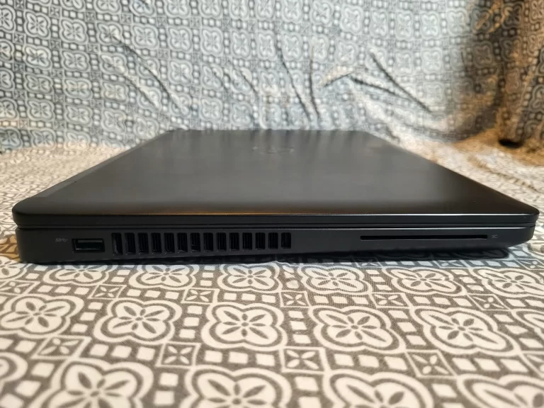 Dell Latitude E5470 Laptop 512GB HDD, Intel I5 Processor, 8GB Ram, Touchscreen side one ports