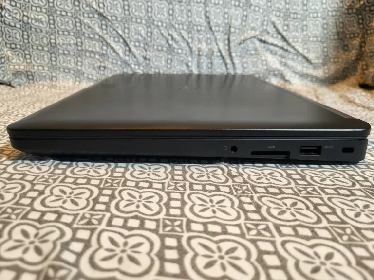 Dell Latitude E5470 Laptop 512GB HDD, Intel I5 Processor, 8GB Ram, Touchscreen side two ports