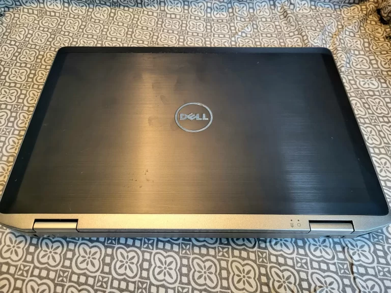 Dell Latitude E6420 Laptop 256GB SSD, Intel I7 processor, & 4G Ram top view Dell Latitude E6420 Laptop 256GB SSD, Intel I7 processor, & 4G Ram top view