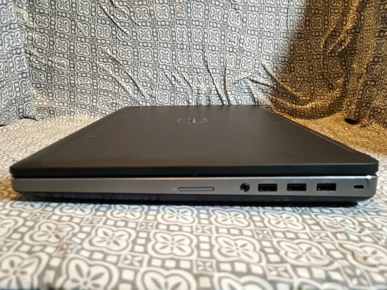 Dell Precision 7520 Laptop 1TB HHD, Intel I7 Processor, 32GB Ram, Touchscreen side two ports Dell Precision 7520 Laptop 1TB HHD, Intel I7 Processor, 32GB Ram, Touchscreen side two ports