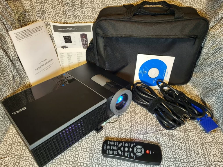 Dell 1510X Projector Full View with Case Dell 1510X Projector Full View with Case