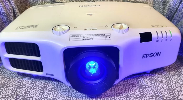 EPSON PowerLite 4770W WXGA Large Venue Projector Full View EPSON PowerLite 4770W WXGA Large Venue Projector Full View